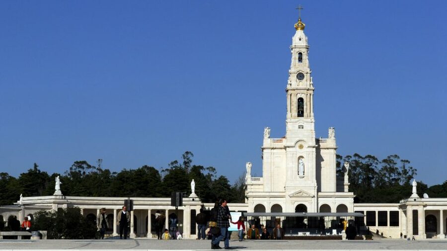 From Lisbon: Fátima, Batalha, Nazaré & Óbidos Full-Day Tour - What to bring and how to pace yourself