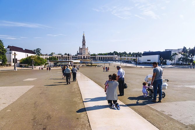 From Lisbon: Fatima Batalha Nazare & Obidos Small Group Day Trip - The guide can make or break the day
