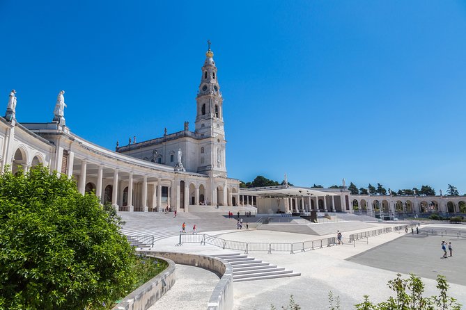 From Lisbon: Fatima Batalha Nazare & Obidos Small Group Day Trip - Lunch, comfort, and the pace of the route