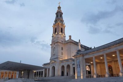 Fátima, Nazaré, Batalha, and Óbidos Guided Tour
