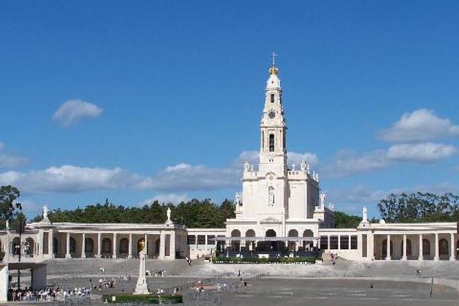 From Lisbon: Fátima, Nazaré, Batalha and Óbidos Guided Tour - The guide can make or break the experience