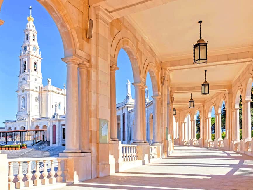 From Lisbon: Obidos, Nazaré and Fátima Small Group Tour - What the van ride is really like