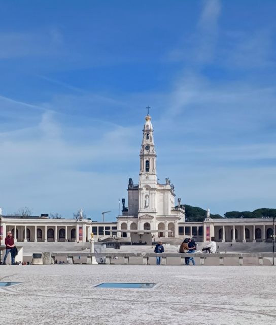From Lisbon: Small Group Fátima & Little Shepherds Town Tour - Guides who shape the experience