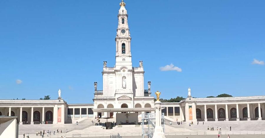 From Lisbon: Small Group Fátima & Little Shepherds Town Tour - The 75-minute ride from Lisbon