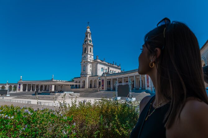 From Lisbon: Small Group to Pena Palace, Nazaré & Fátima - Nazaré: clifftop views and time by the sea