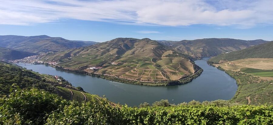 From Pinhão: Douro Valley Tour w/ Wine Tasting and Boat Trip - The viewpoint and the switch to the minivan