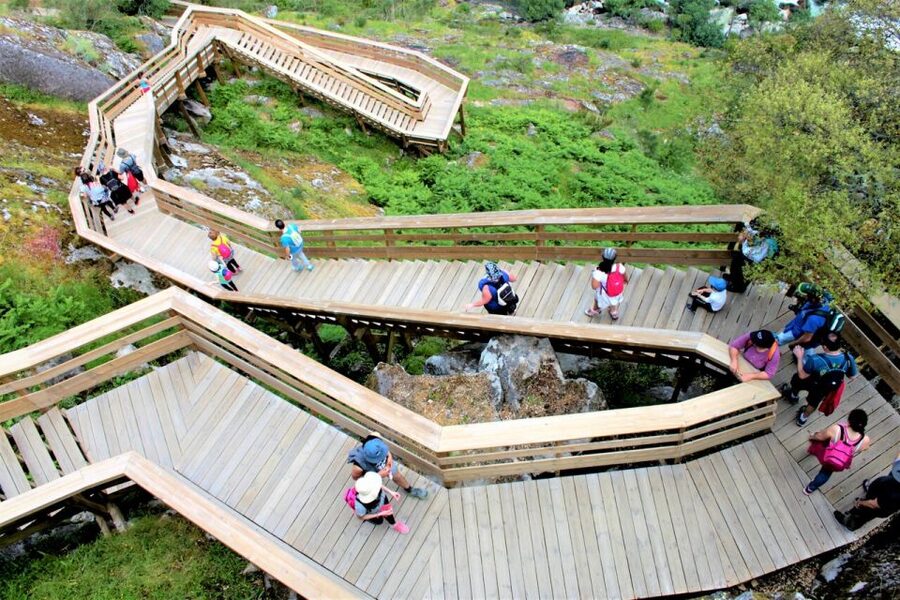 From Porto: 516 Arouca Bridge and Paiva Walkways Guided Tour - Snacks, fruit, and a break in the middle