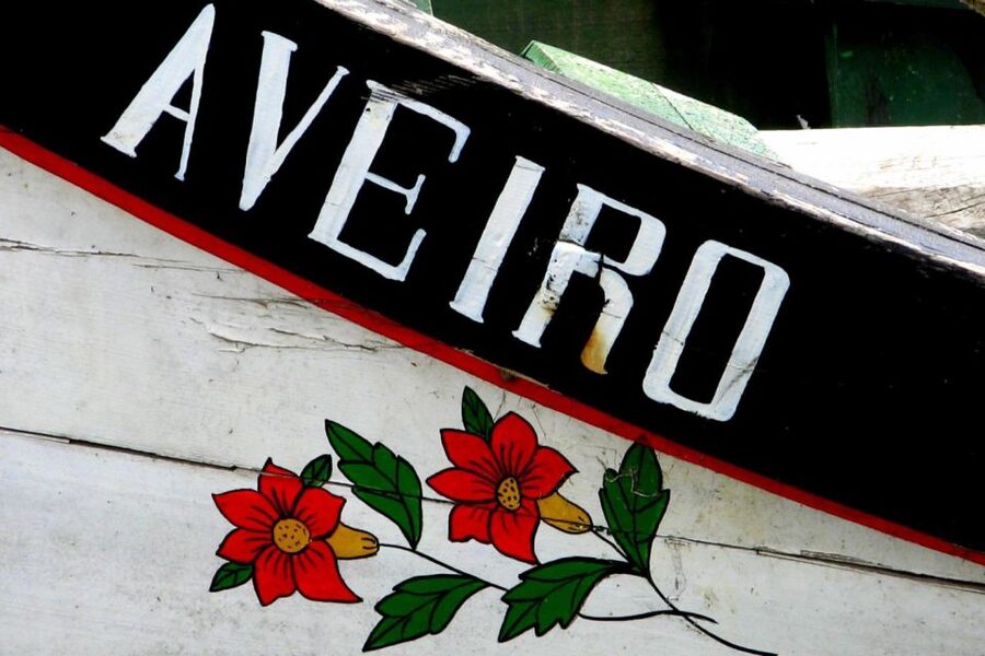 From Porto: Aveiro Half-Day Tour with 1-Hour Cruise - Leaving Porto near São Bento Station