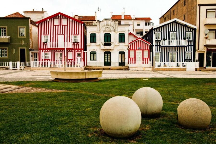 From Porto: Aveiro Half-Day Tour with 1-Hour Cruise - The traditional moliceiro cruise