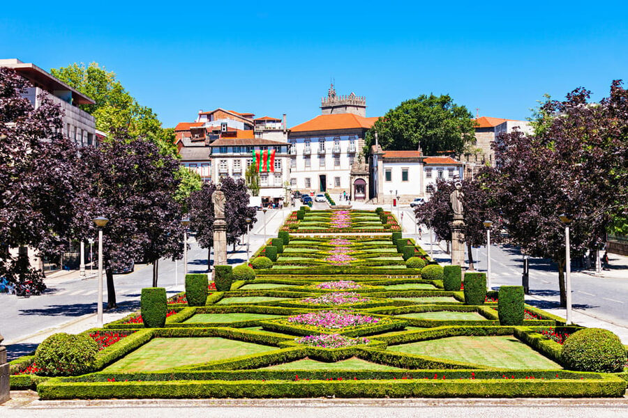 From Porto: Braga and Guimarães Full-Day Trip - Lunch in Braga, with time to choose