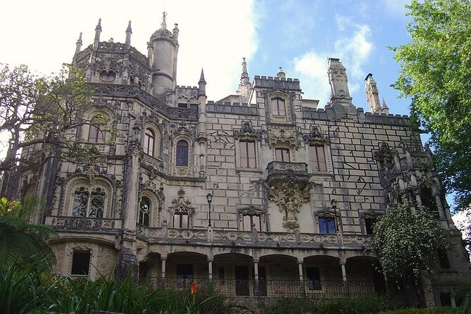 Full Day Tour Sintra, Pena Palace, Regaleira, Cabo Roca, Cascais - Pena Palace: a colorful first major stop