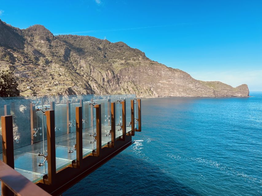 Funchal: East Madeira Island Guided Tour & Laurissilva Walk - Santana: thatched houses and a practical lunch break