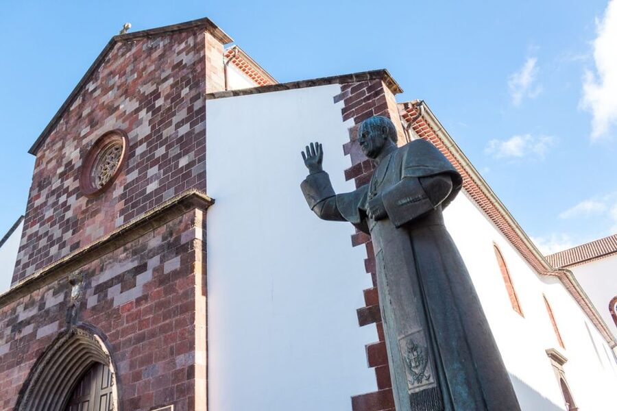 Funchal: Old Town Walking Tour - Colombo Square and Madeira’s sugar economy