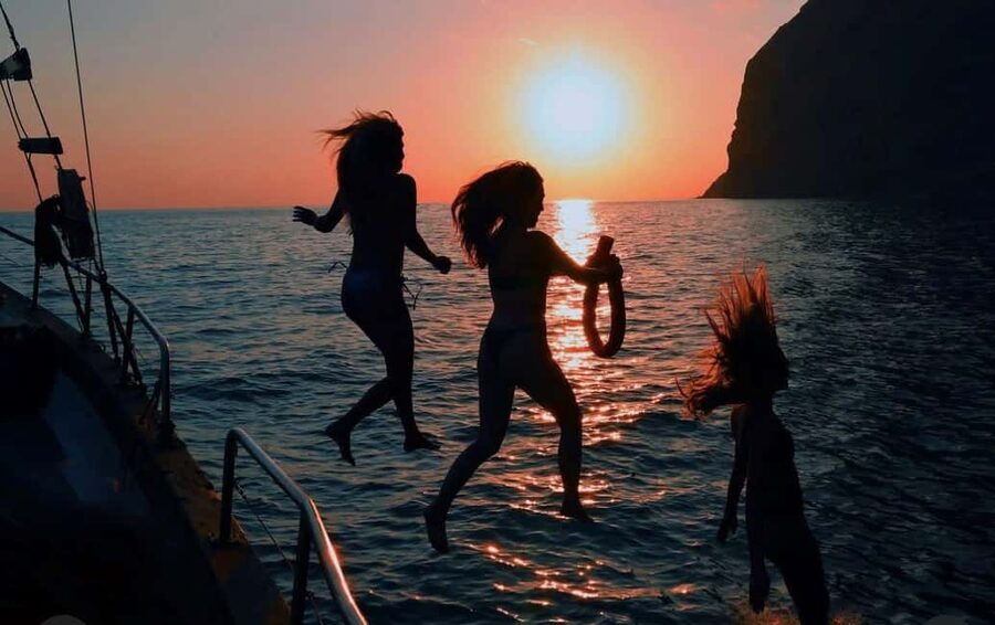Funchal: Sunset Tour on Traditional Madeiran Boat w/ Drinks - Cabo Girão and the protected coastal area