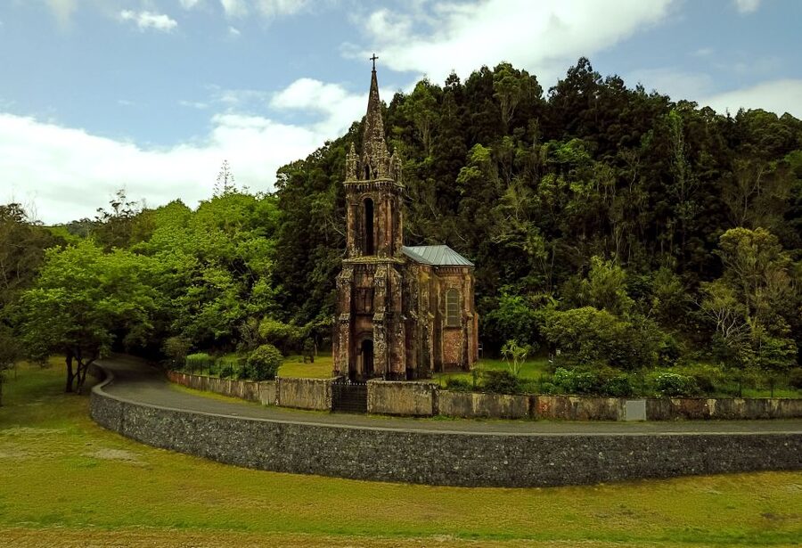Furnas: Tea Plantations, Lake and Volcano Guided Tour - Furnas lunch and the underground cooking tradition