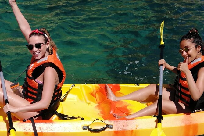 Kayak Adventure through the Ponta da Piedade Caves in Lagos - The quiet advantage of a group of 12