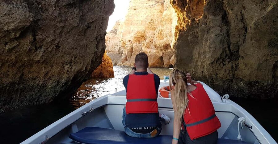 Lagos: Ponta da Piedade Grotto 1-Hour Tour with Local Guide - Why Ponta da Piedade works so well by boat