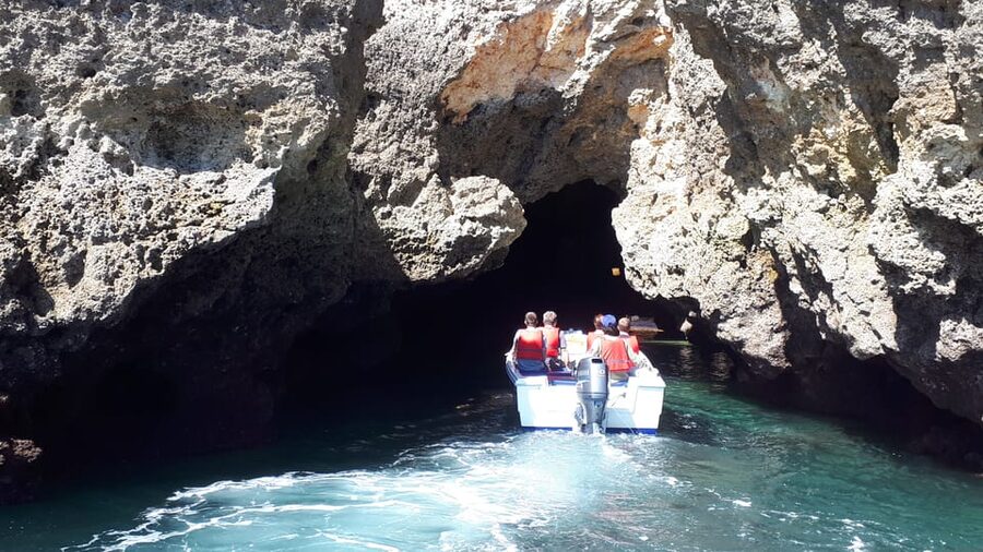Lagos: Ponta da Piedade Grotto 1-Hour Tour with Local Guide - What the guide adds to the hour
