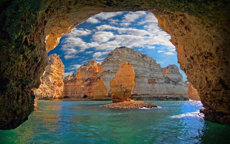 Lagos: Ponta da Piedade Rock Formations Guided Boat Tour - The crew makes the difference