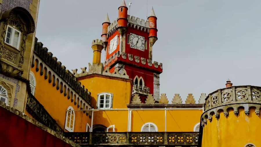 Lisboa: Sintra, Pena Palace, Cabo da Roca Coast and Cascais - Cascais: lunch beside an old fishing port