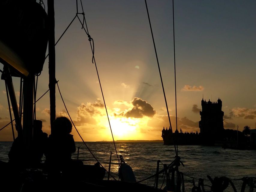 Lisbon: 1 or 2-Hour Cruise along the Tagus River - What the small-group format feels like