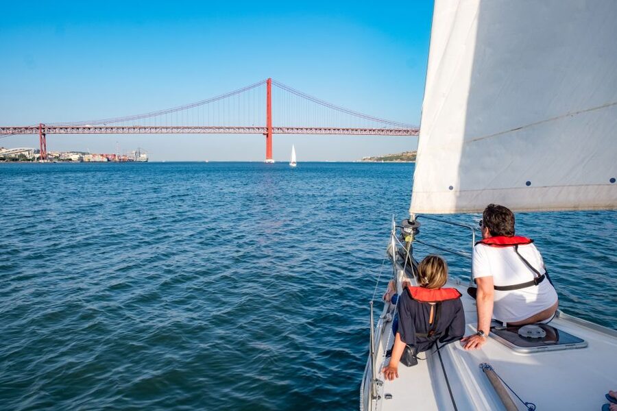 Lisbon: 1 or 2-Hour Cruise along the Tagus River - From Doca do Bom Sucesso toward Terreiro do Paço