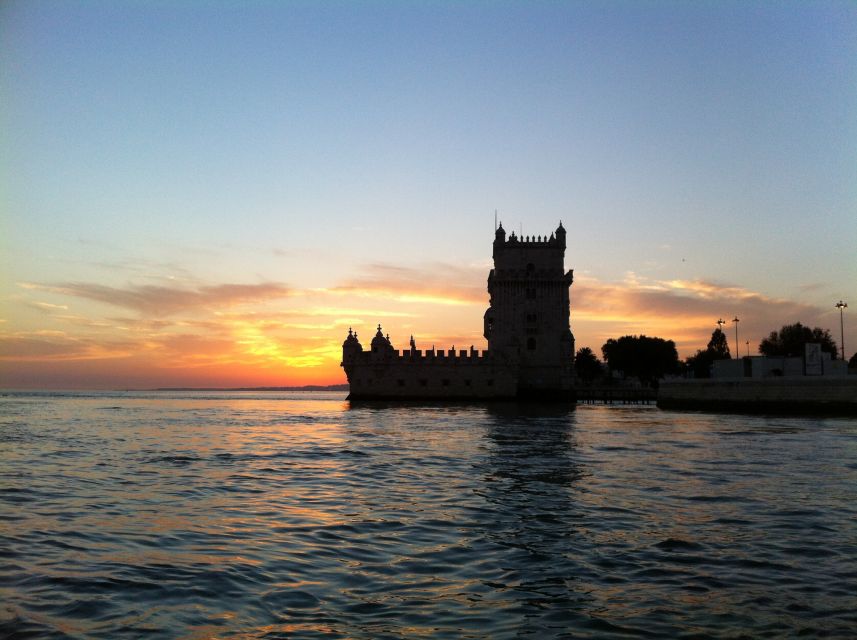 Lisbon: 2-Hour Sunset Sailing Tour on Luxury Sailing Yacht - Alfama, São Jorge Castle, and the older hills