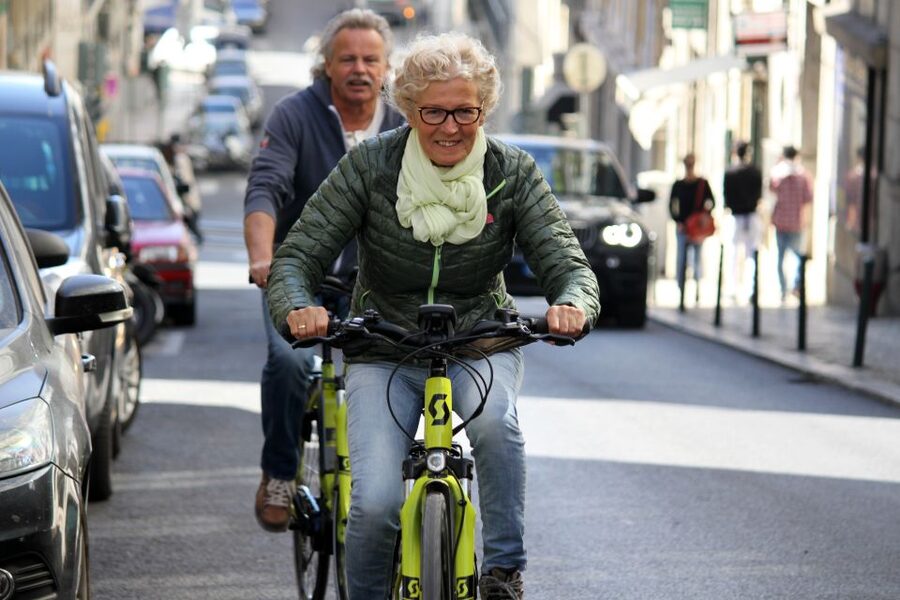 Lisbon: 3-Hour Tour by E-Bike - Rolling down into Alfama