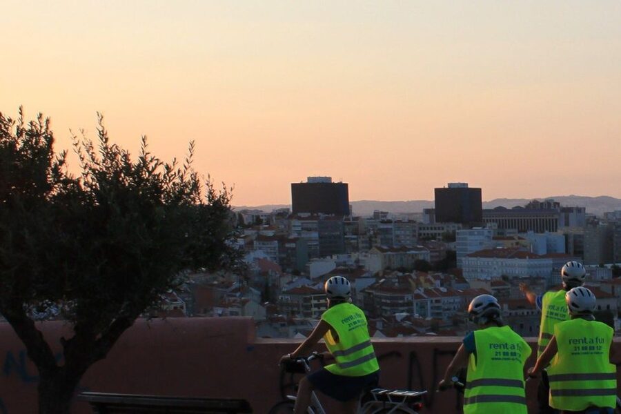 Lisbon: 7 Hills Half-Day Electric Bike Tour - Small details that improve the ride