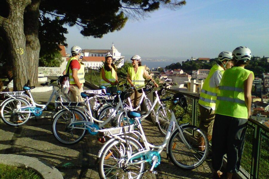 Lisbon: 7 Hills Half-Day Electric Bike Tour - From Feira da Ladra to São Vicente de Fora