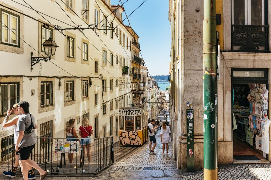 Lisbon: 72/96-Hour Hop-On Hop-Off Bus, Tram & Boat Ticket - Practical tips that make the pass easier