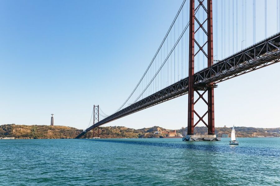 Lisbon: 72/96-Hour Hop-On Hop-Off Bus, Tram & Boat Ticket - Day one: use the bus to understand Lisbon