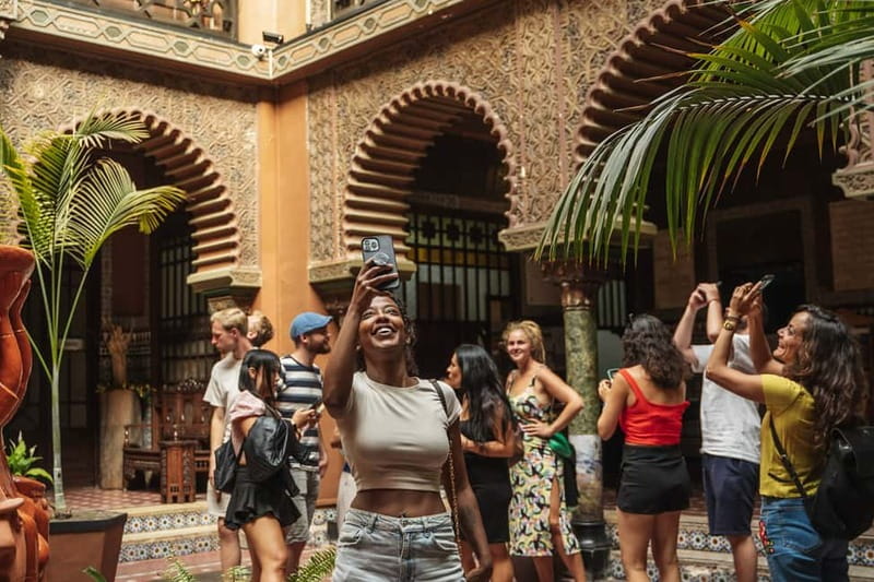 Lisbon: Baixa Food Walking Tour with Drinks - Passing Alfama without turning it into a long climb