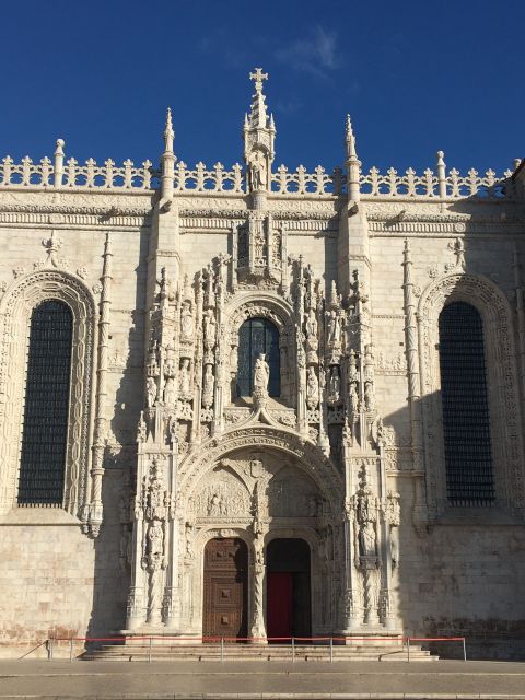 Lisbon: Belem Walking Tour with Jeronimos Monastery Ticket - The original Pastéis de Belém stop