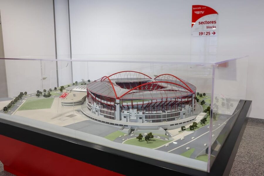 Lisbon: Benfica Luz Stadium Tour with Souvenir Scarf - How much time to allow and when to visit