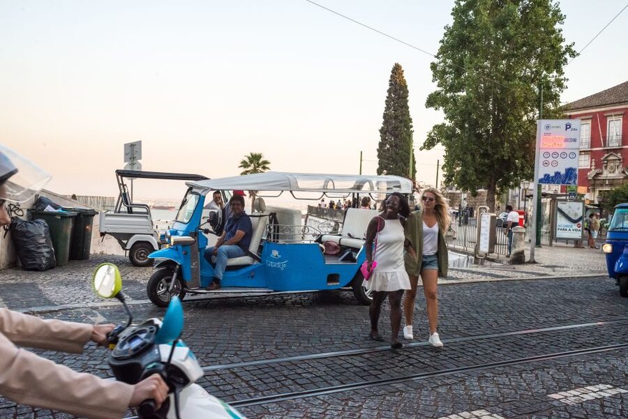 Lisbon by Tuk Tuk Guided Tour: City of Neighborhoods - Practical tips for making the most of 90 minutes