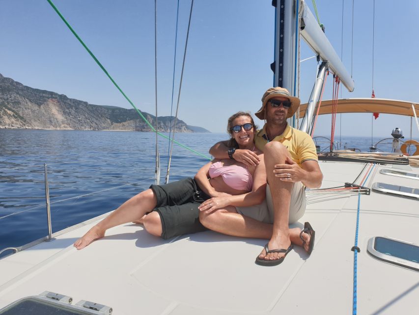 Lisbon: Champagne Sailing Tours - Champagne, wine, beer, and homemade snacks