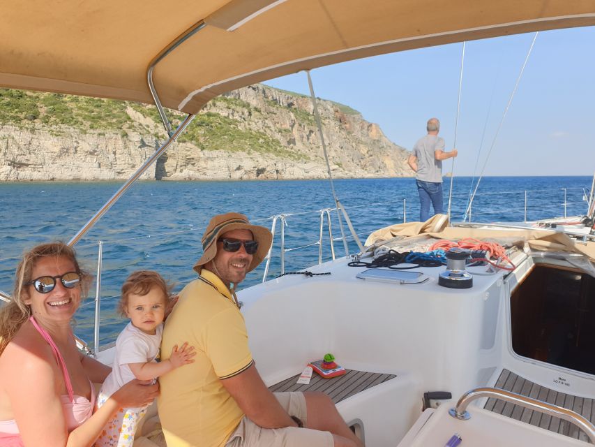 Lisbon: Champagne Sailing Tours - Under the 25 de Abril Bridge