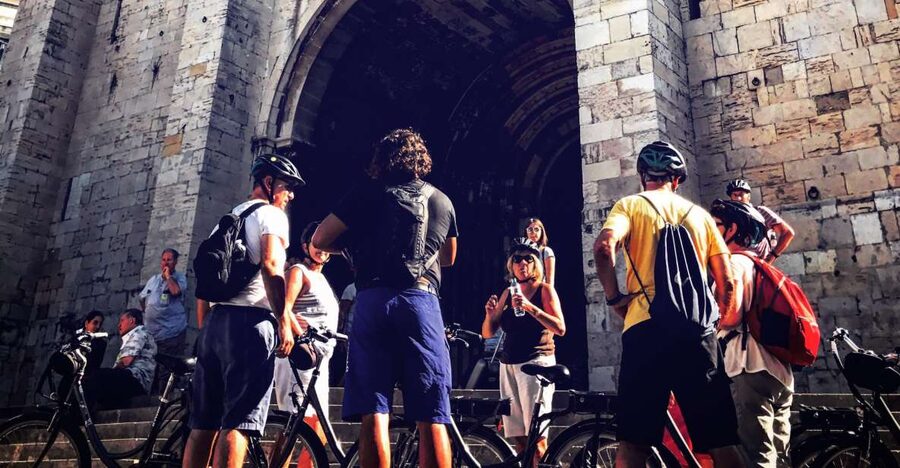 Lisbon: City Highlights and Viewpoints E-Bike Tour - Alfama and Lisbon’s older quarters