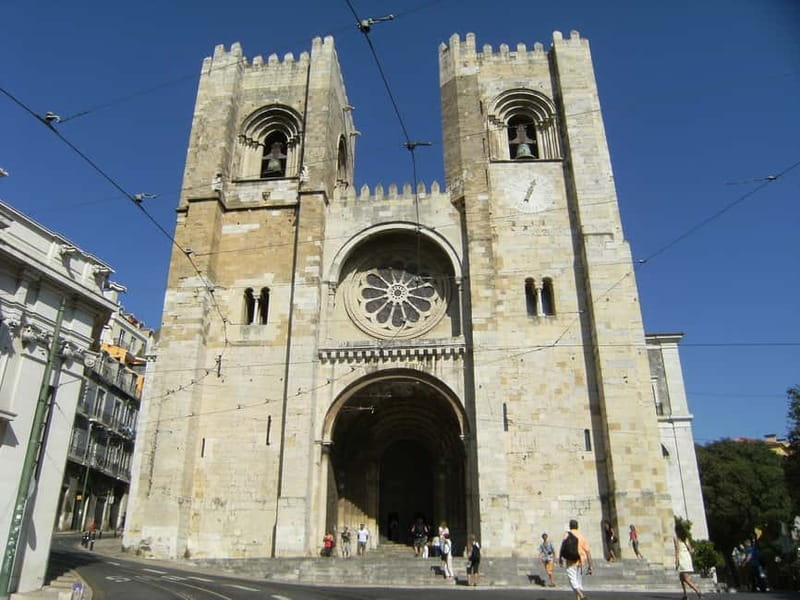 Lisbon: City Highlights Tuk-Tuk Tour with Pickup - Alfama’s lanes and the feel of old Lisbon