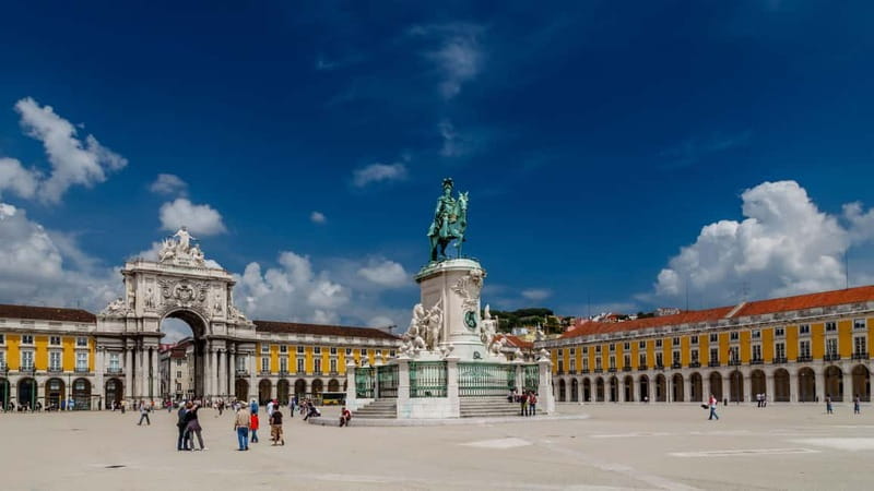 Lisbon: City Highlights Tuk-Tuk Tour with Pickup - Finishing at Time Out Market