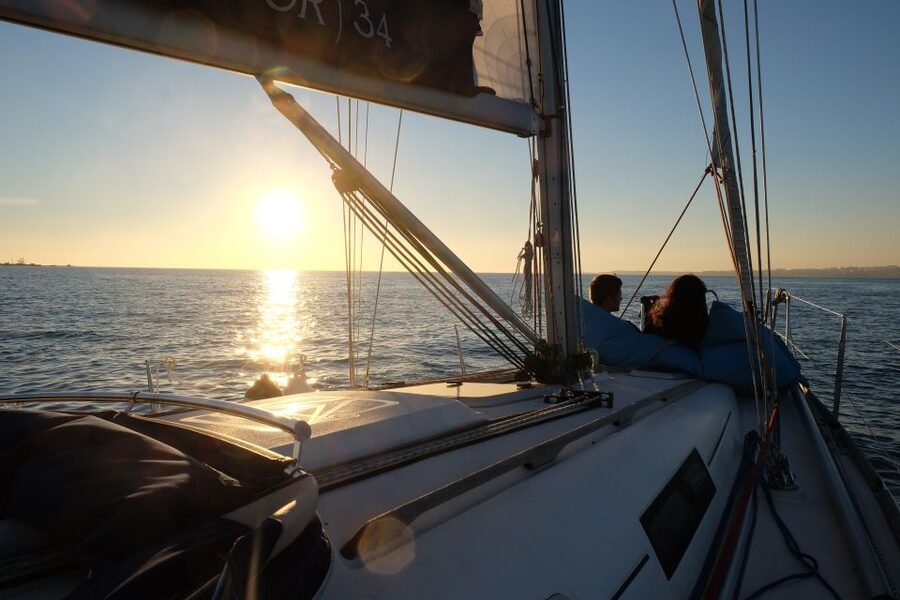 Lisbon: City Skyline Sailboat Cruise with Drink and Snacks - Crossing to Cacilhas for Lisbon’s Big Panorama