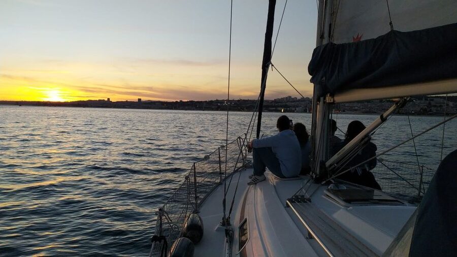 Lisbon: Day and Sunset Tour on the Tagus River - Belém Tower from the river