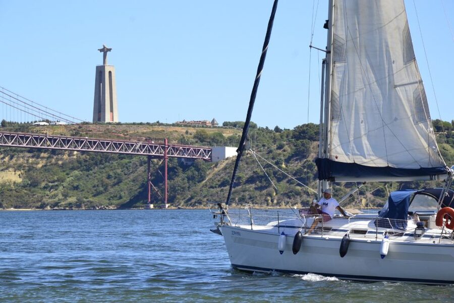 Lisbon: Day and Sunset Tour on the Tagus River - The Monument to the Discoveries and MAAT