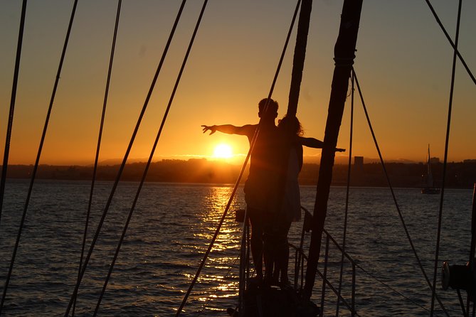 Lisbon: Daylight or Sunset on a Vintage Sailboat - How the vintage boat affects the experience