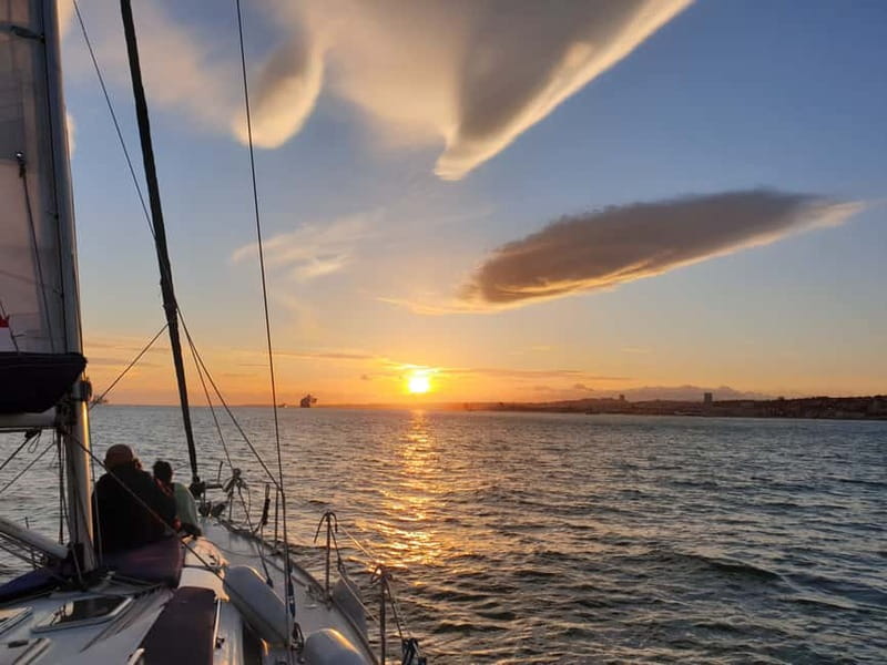 Lisbon: Daytime or Sunset Boat Cruise with History and Wine - Starting in Belém beside the Monument to the Discoveries