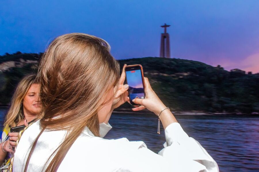 Lisbon: Disco Night Cruise with DJ and Open Bar - Under the 25 de Abril Bridge