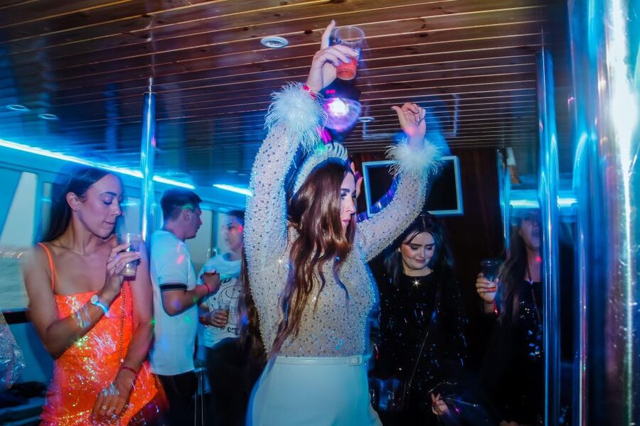 Lisbon: Disco Night Cruise with DJ and Open Bar - Staff, Languages, and Practical Comfort