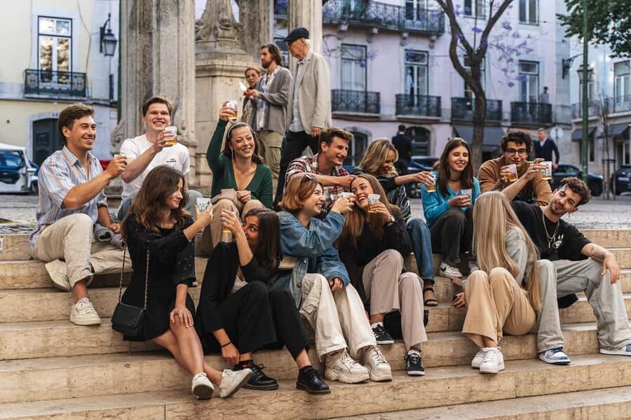 Lisbon: Drunken History Walking Tour with Included Drinks - Meeting at Largo do Carmo