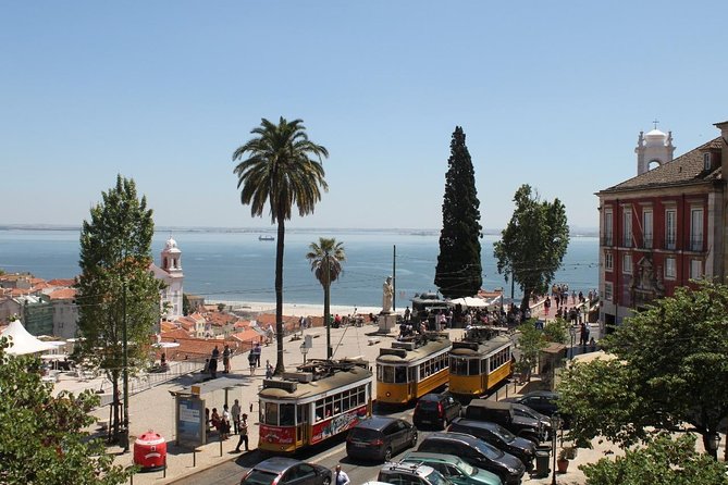 Lisbon Essential Walking Tour: History, Stories and Lifestyle - San Roque hides a spectacular interior